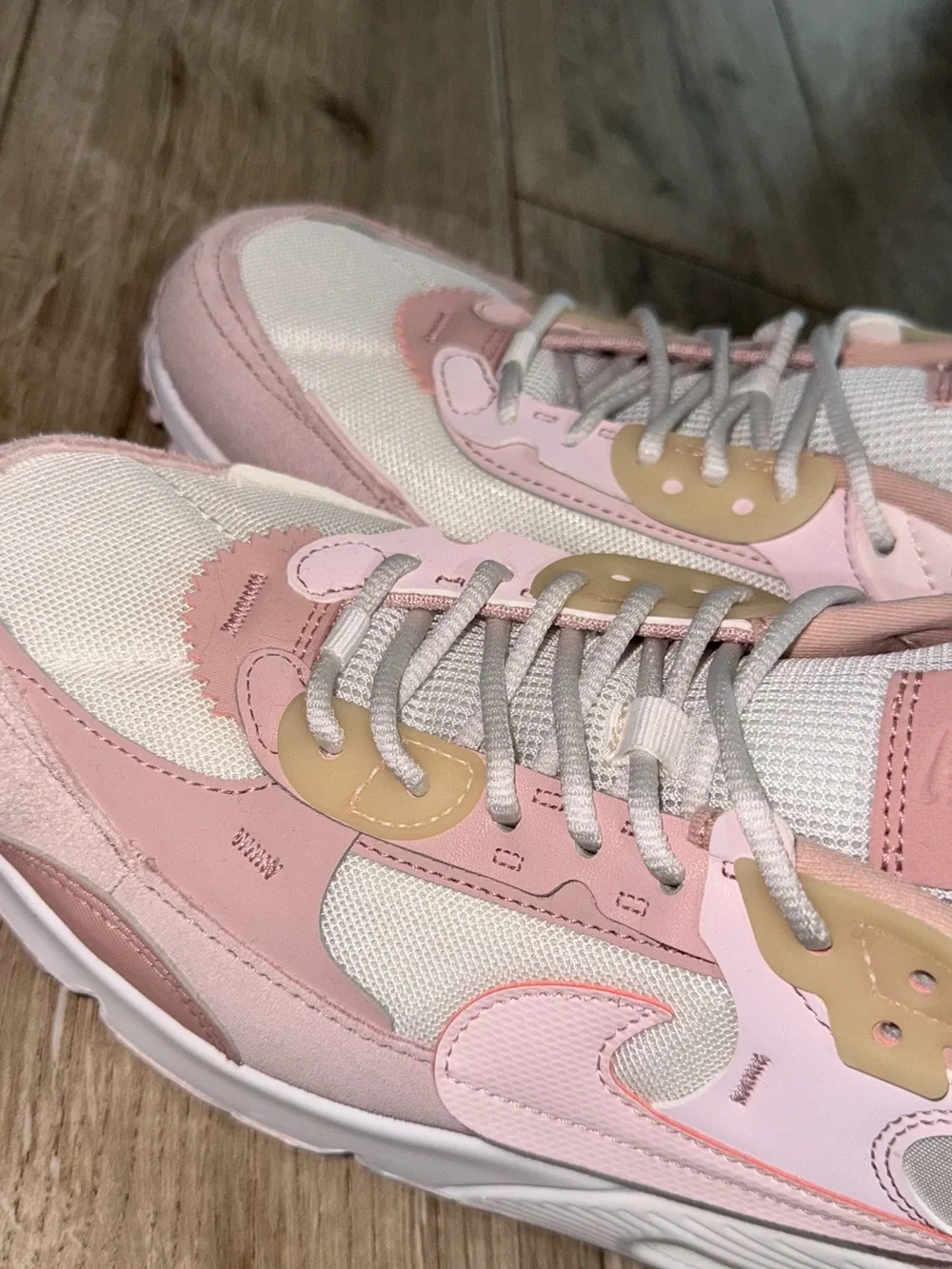 Nike Air Max 90 Futura in Blush Pink 💗